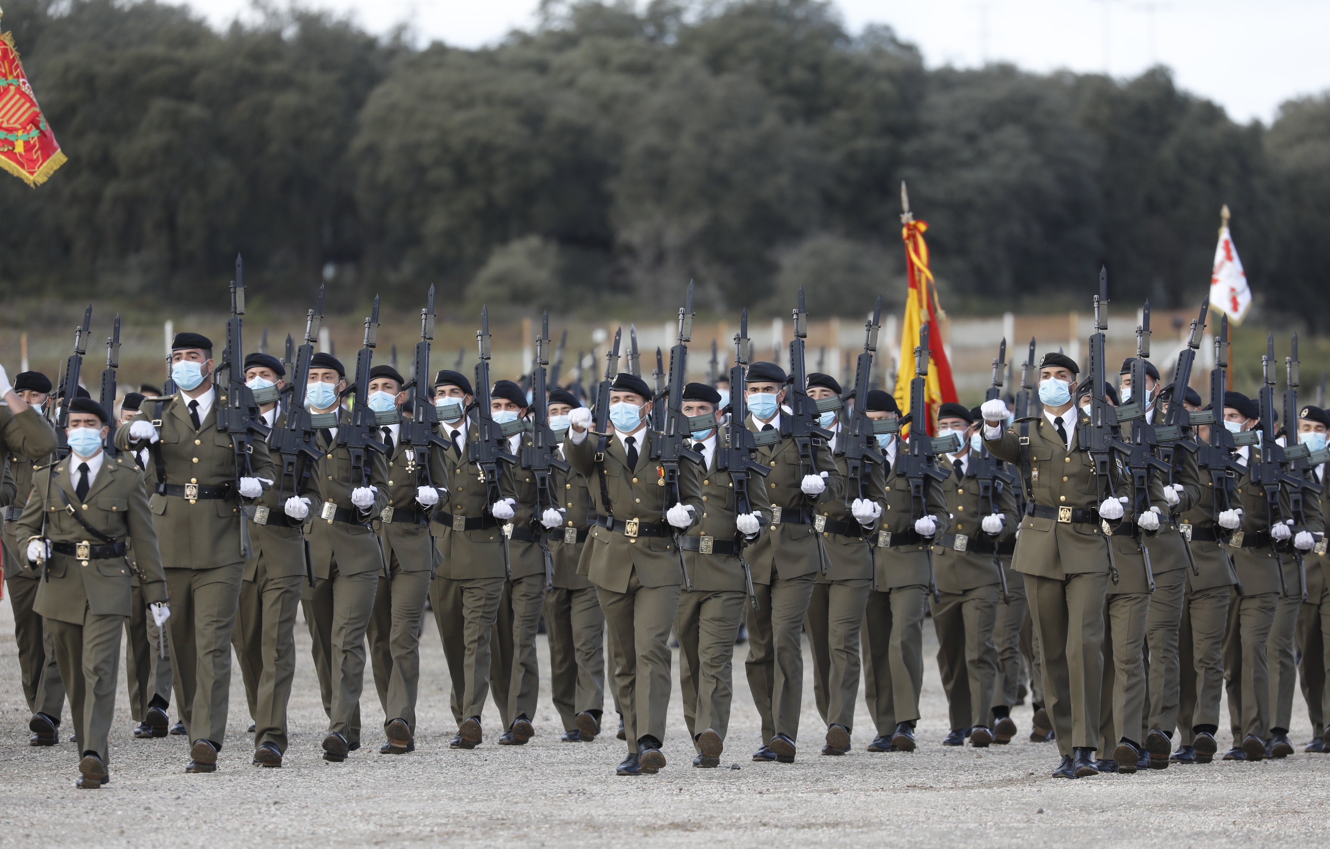 El desfile de la BRI X de Córdoba por el Día de la Inmaculada, en imágenes