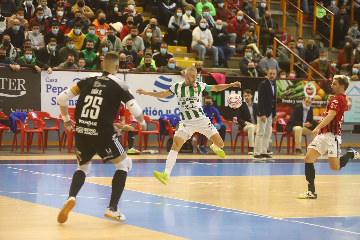 La goleada del Córdoba Patrimonio al Fútbol Emotion Zaragoza, en imágenes