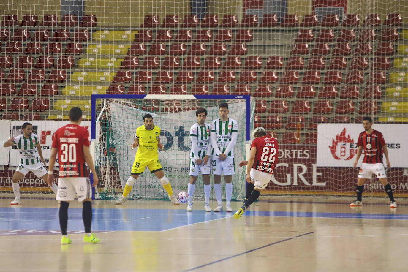 La goleada del Córdoba Patrimonio al Fútbol Emotion Zaragoza, en imágenes