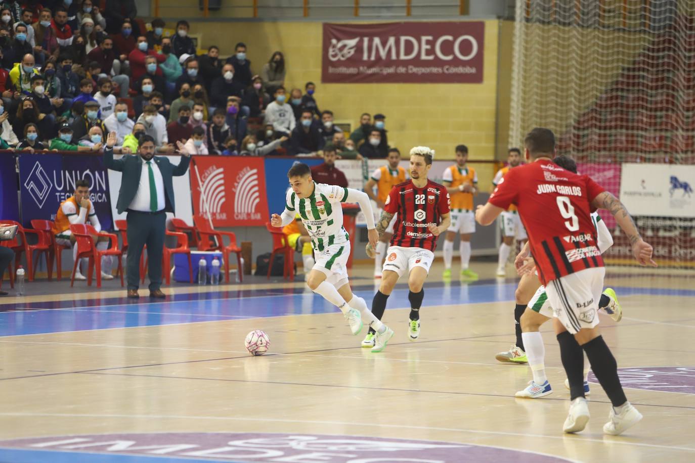 La goleada del Córdoba Patrimonio al Fútbol Emotion Zaragoza, en imágenes