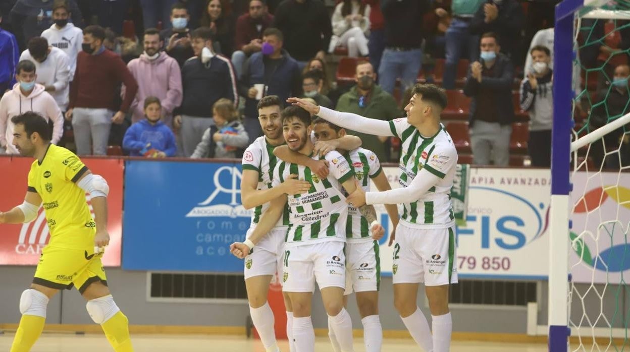 La goleada del Córdoba Patrimonio al Fútbol Emotion Zaragoza, en imágenes