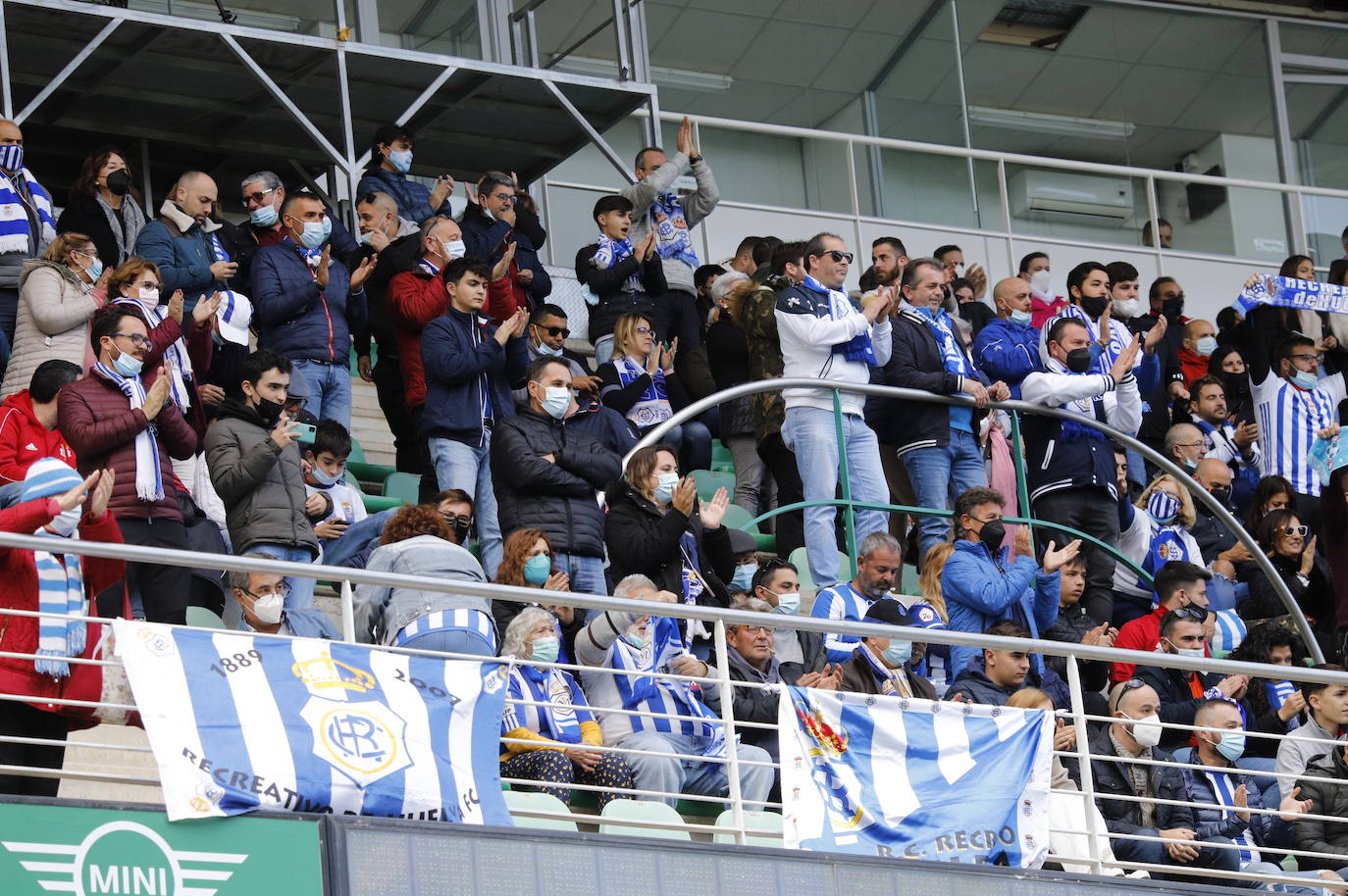 El partido del Córdoba B y el Recreativo de Huelva, en imágenes