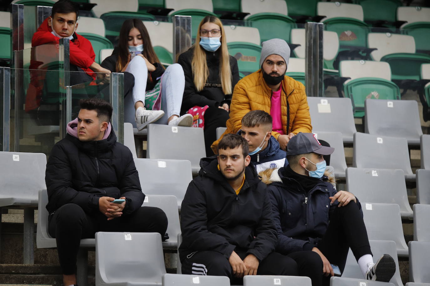 El partido del Córdoba B y el Recreativo de Huelva, en imágenes