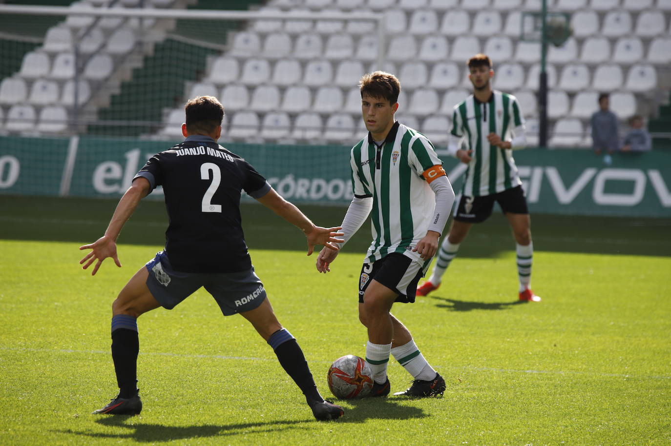 El partido del Córdoba B y el Recreativo de Huelva, en imágenes