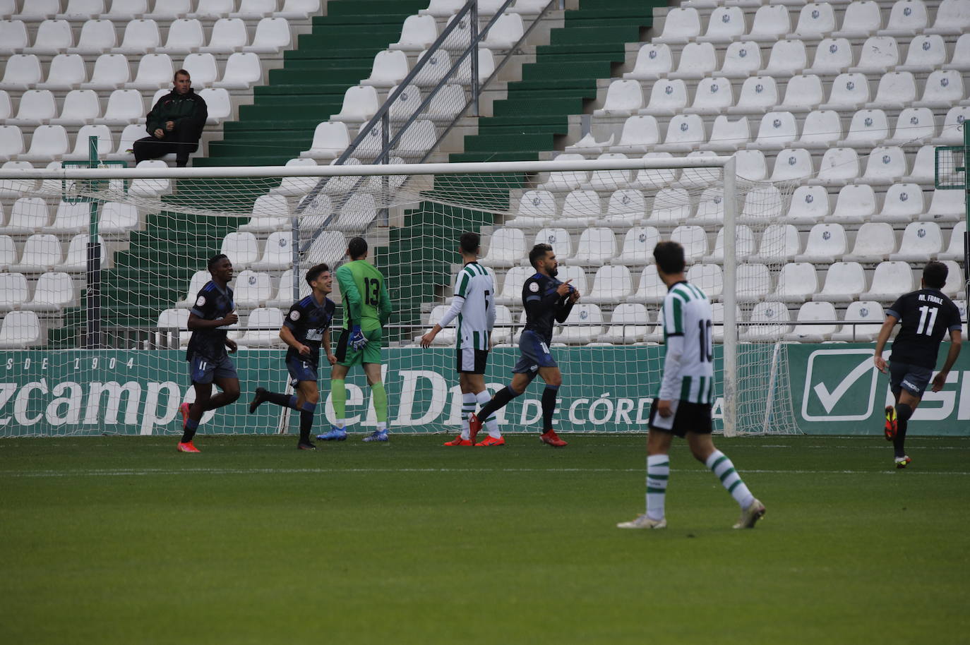 El partido del Córdoba B y el Recreativo de Huelva, en imágenes