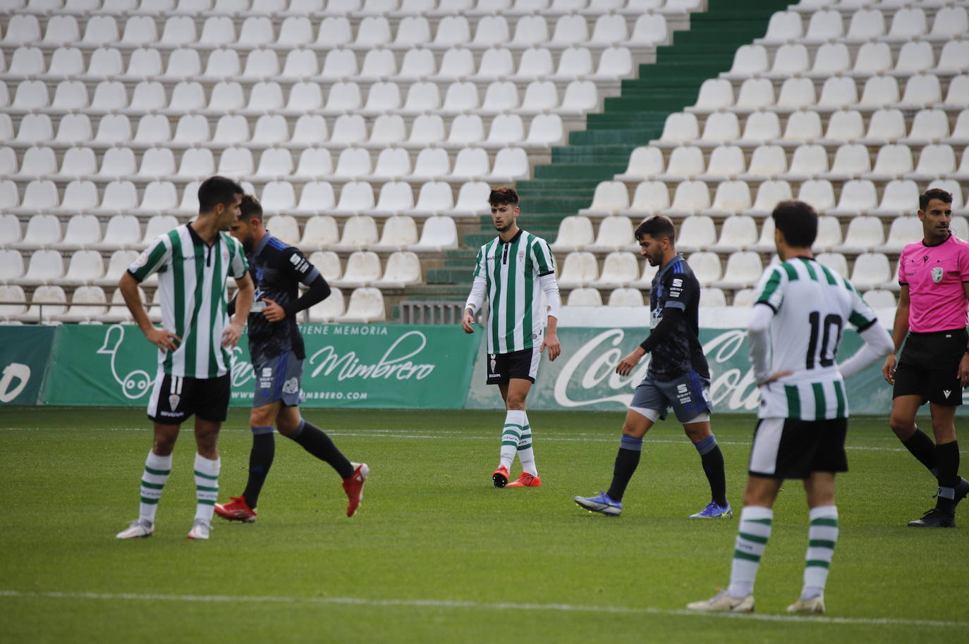 El partido del Córdoba B y el Recreativo de Huelva, en imágenes