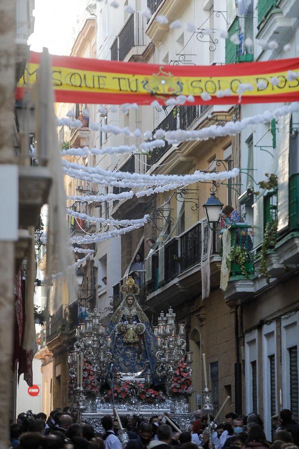 Fotos: Las históricas imágenes del reencuentro entre el Nazareno y la Patrona de Cádiz
