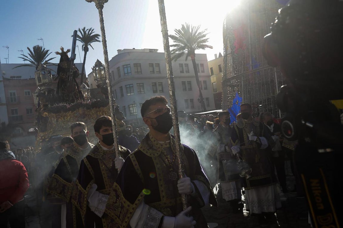 Fotos: Las históricas imágenes del reencuentro entre el Nazareno y la Patrona de Cádiz