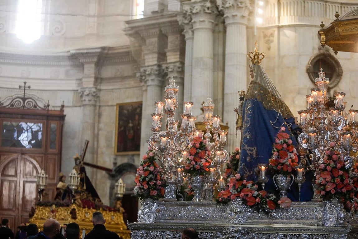 Fotos: Las históricas imágenes del reencuentro entre el Nazareno y la Patrona de Cádiz