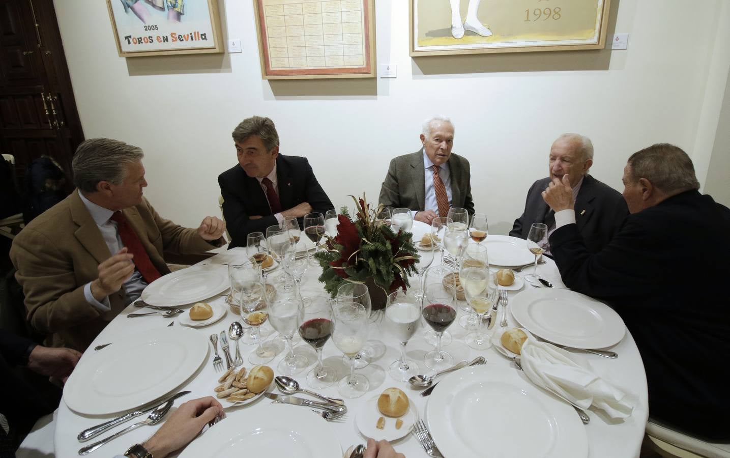 Almuerzo homenaje que la Real Maestranza ha dedicado a Curro Romero. JUAN FLORES