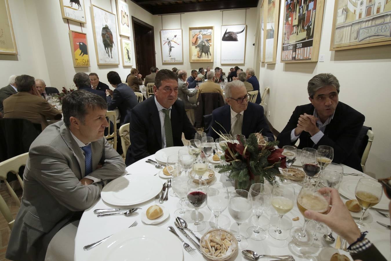 Almuerzo homenaje que la Real Maestranza ha dedicado a Curro Romero. JUAN FLORES