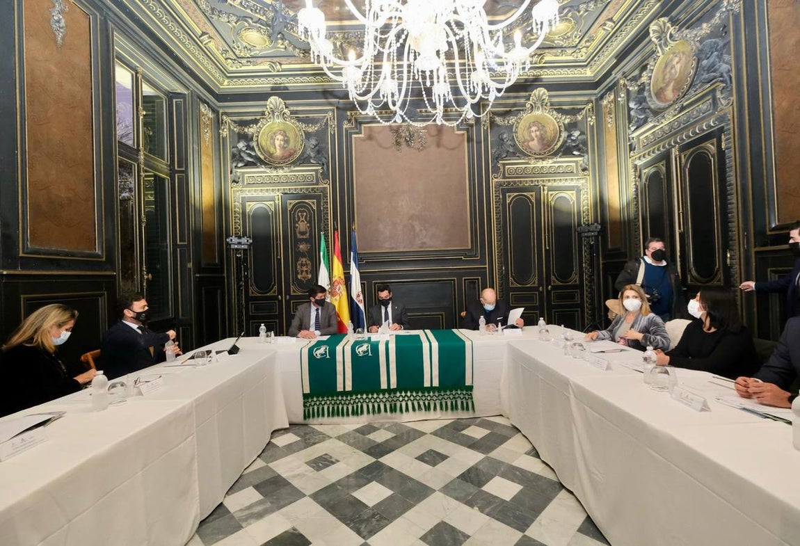 FOTOS: Reunión de Moreno y Marín con el Patronato de la Fundación Real Escuela Andaluza del Arte Ecuestre en Jerez