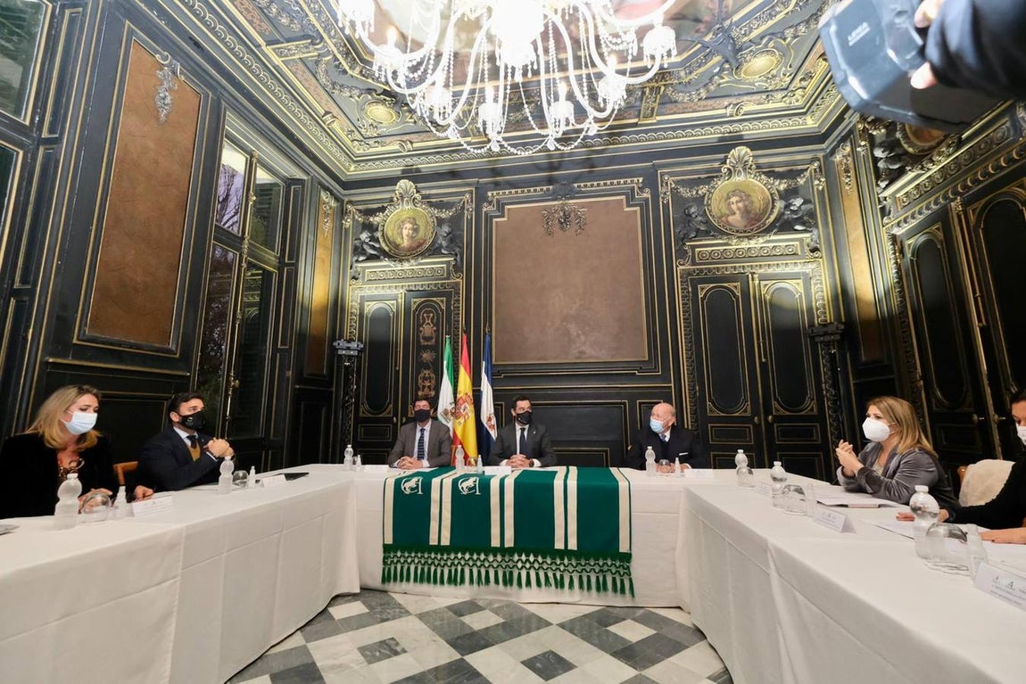 FOTOS: Reunión de Moreno y Marín con el Patronato de la Fundación Real Escuela Andaluza del Arte Ecuestre en Jerez
