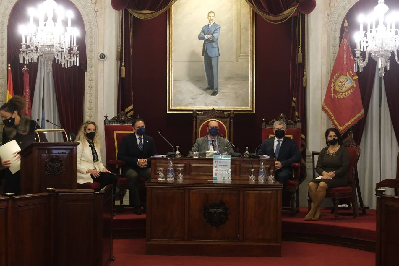 FOTOS: Los Reyes Magos reciben sus coronas en el Ayuntamiento de Cádiz