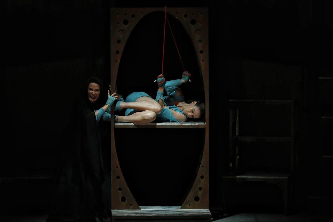 La obra &quot;Malvivir&quot; en el Gran Teatro de Córdoba, en imágenes