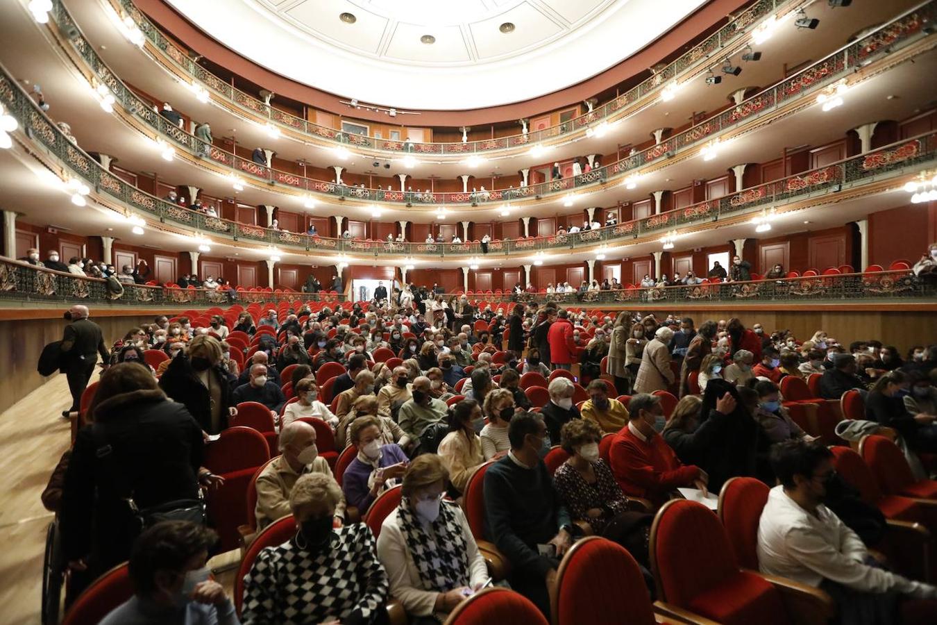 La obra &quot;Malvivir&quot; en el Gran Teatro de Córdoba, en imágenes