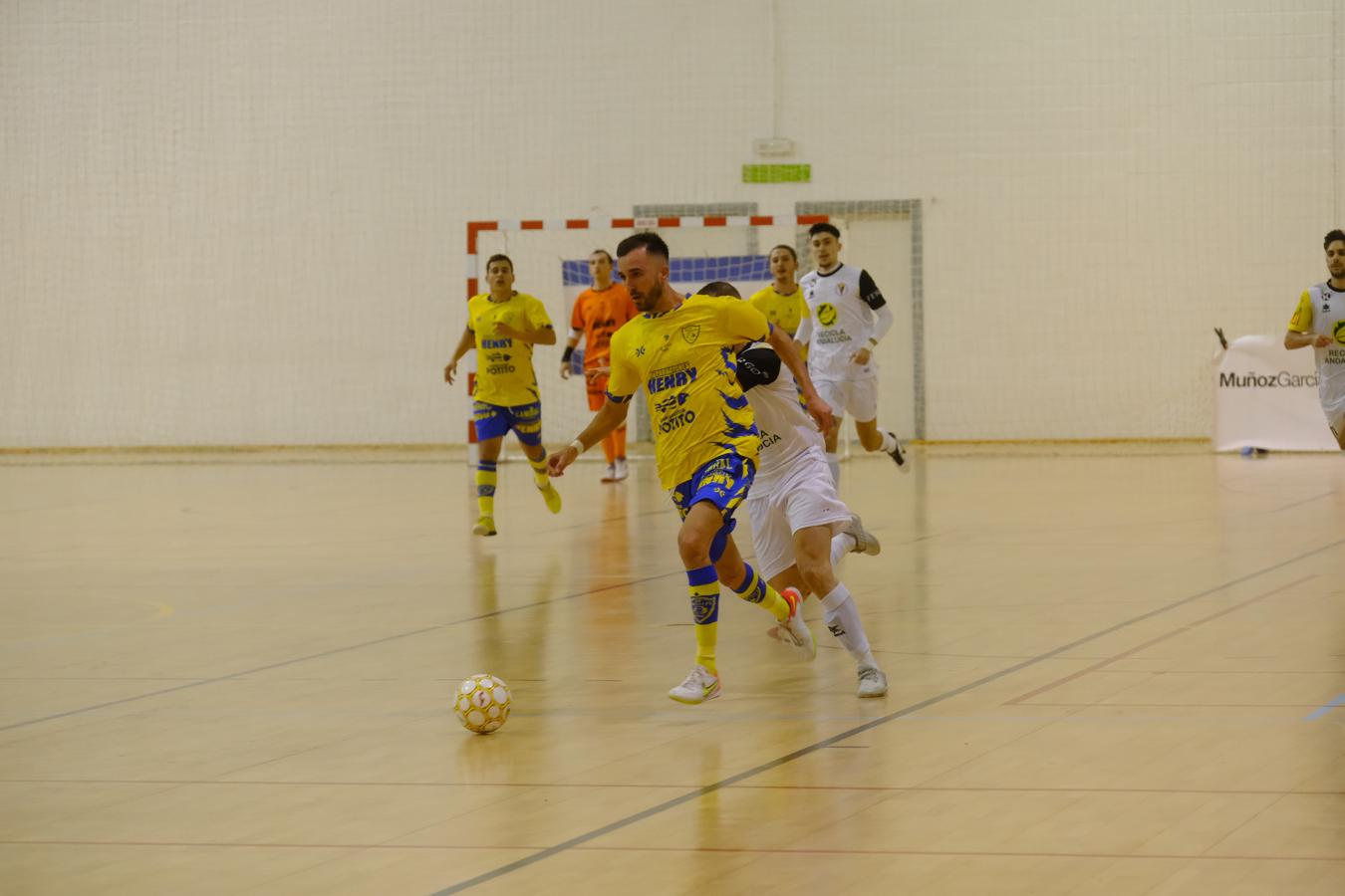 FOTOS: Las imágenes del partido solidario del Cádiz CF Virgili