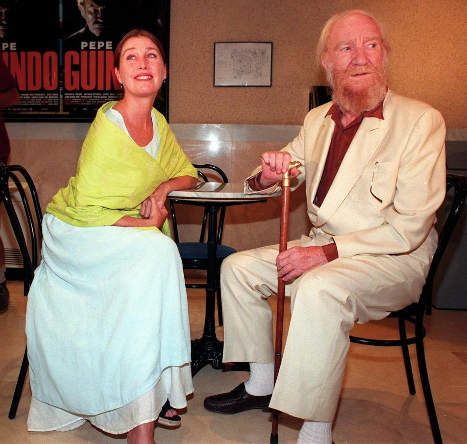 Fernando Fernán Gómez, durante la presentación de la película que protagoniza, 'Pepe Guindo' (1999), un monólogo teatral llevado al cine por Manuel Iborra, en el que colaboró Verónica Forqué. 