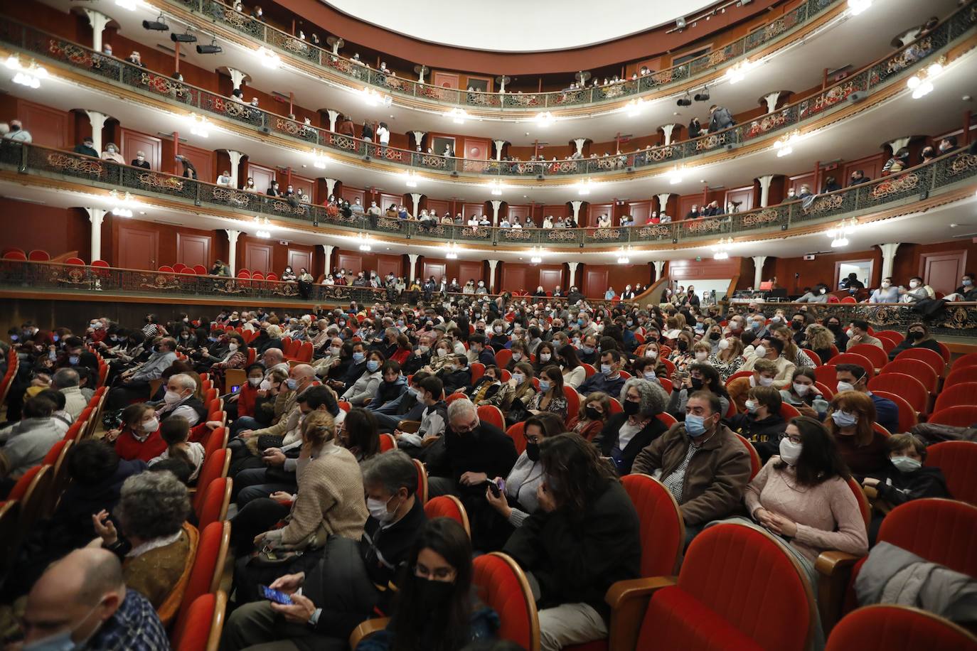 El espectáculo de Mayumana en el Gran Teatro de Córdoba, en imágenes