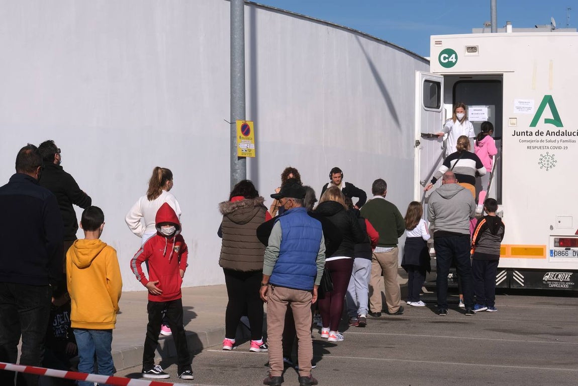FOTOS: Primer día de vacunación contra el Covid en los menores de 12 años de la provincia de Cádiz