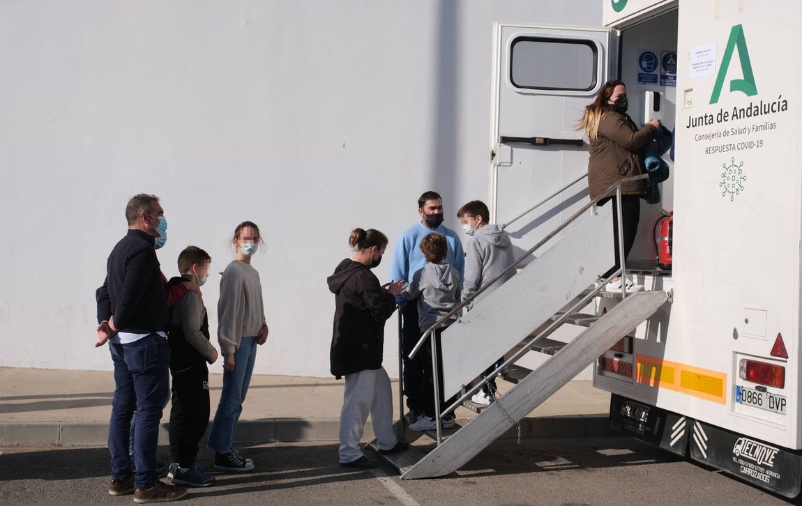 FOTOS: Primer día de vacunación contra el Covid en los menores de 12 años de la provincia de Cádiz