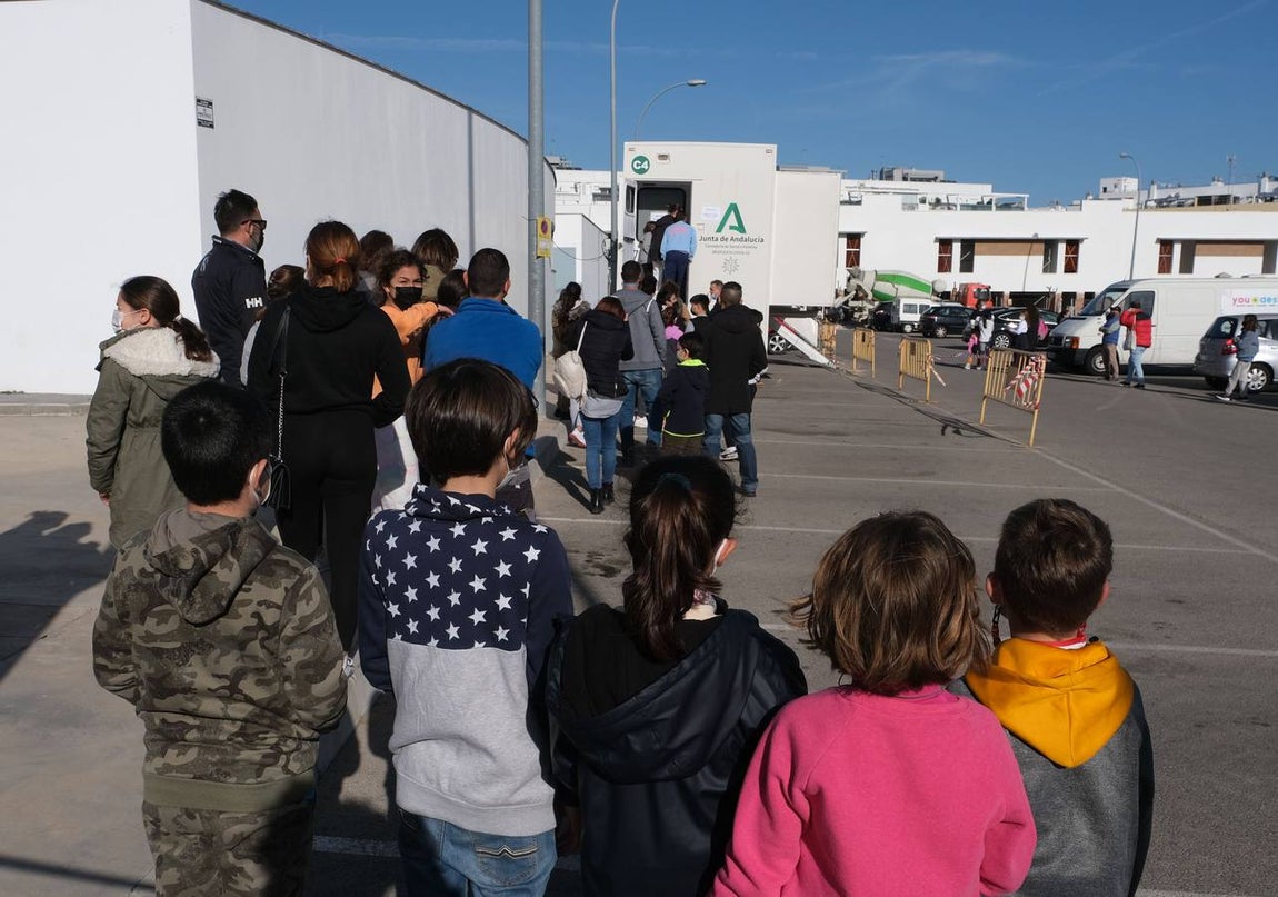 FOTOS: Primer día de vacunación contra el Covid en los menores de 12 años de la provincia de Cádiz