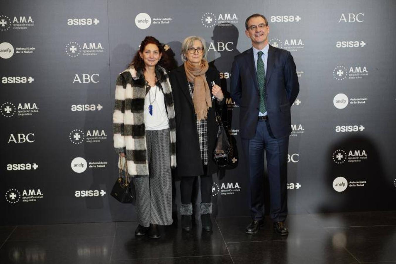 Esther Rey, Blanca Chaparro y Juan Ignacio González Montalvo, del servicio de Geriatría de enlace con las residencias del Hospital La Paz, premio a la Mejor iniciativa en Enfermería. 