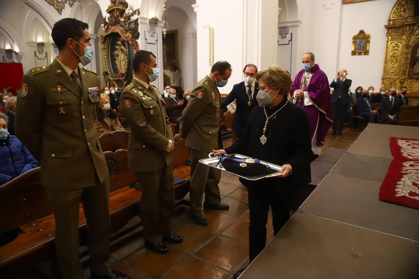 La misa de despedida de la Quinta Angustia a los militares, en imágenes