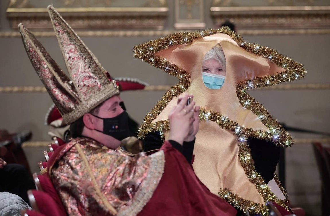 Los disfraces de algunos de los asistentes son muy variopintos. 