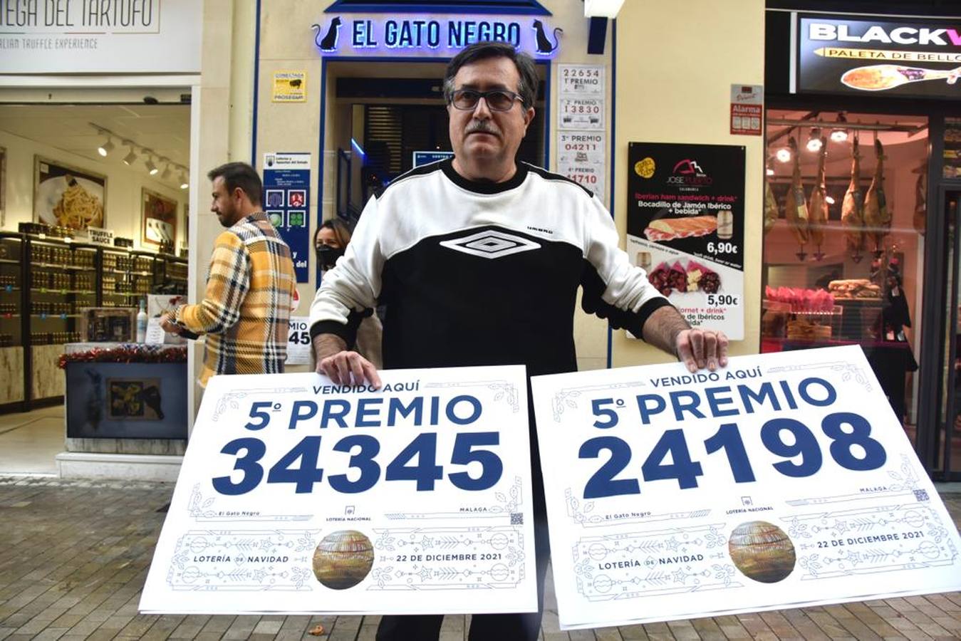 Décimos de tres quintos premios se han vendido en dos administraciones de la calle Granada de Málaga capital.