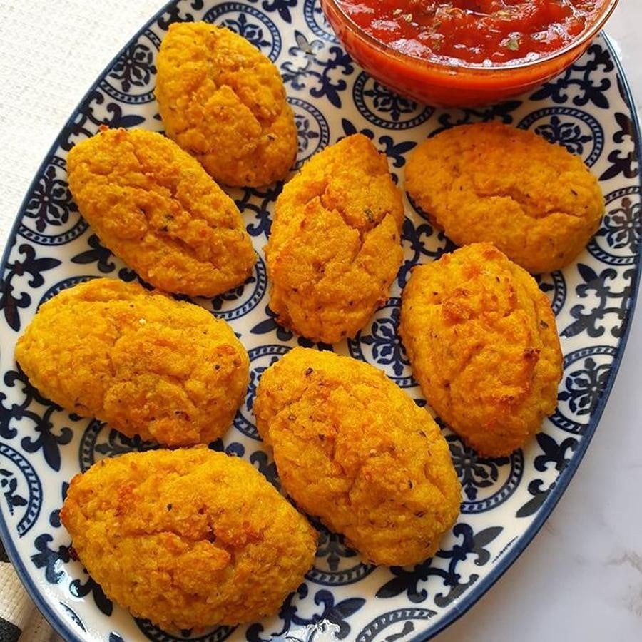 Bocaditos de calabaza. Tritura 300 gramos de calabaza en un procesador potente, añade 100 gramos de <a href="https://www.abc.es/bienestar/alimentacion/abci-garbanzos-201909280928_noticia.html" target="_blank">garbanzos </a>cocidos, un <a href="https://www.abc.es/bienestar/alimentacion/abci-huevo-201909290855_noticia.html" target="_blank">huevo</a>, 80 gramos de harina de almendra, 30 gramos de grana padano rallado, el zumo de media lima, sal, albahaca seca y pimienta. Tritura todo y haz la forma de los bocaditos. Hornea durante 40-45 minutos a 200ºC hasta que se doren un poquito por fuera.