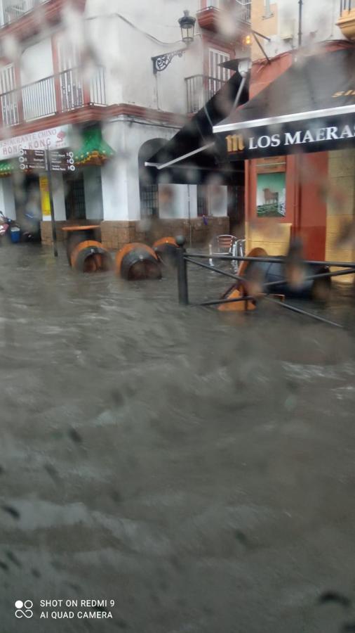 FOTOS: Calles anegadas y locales inundados tras la intensa lluvia en la provincia de Cádiz