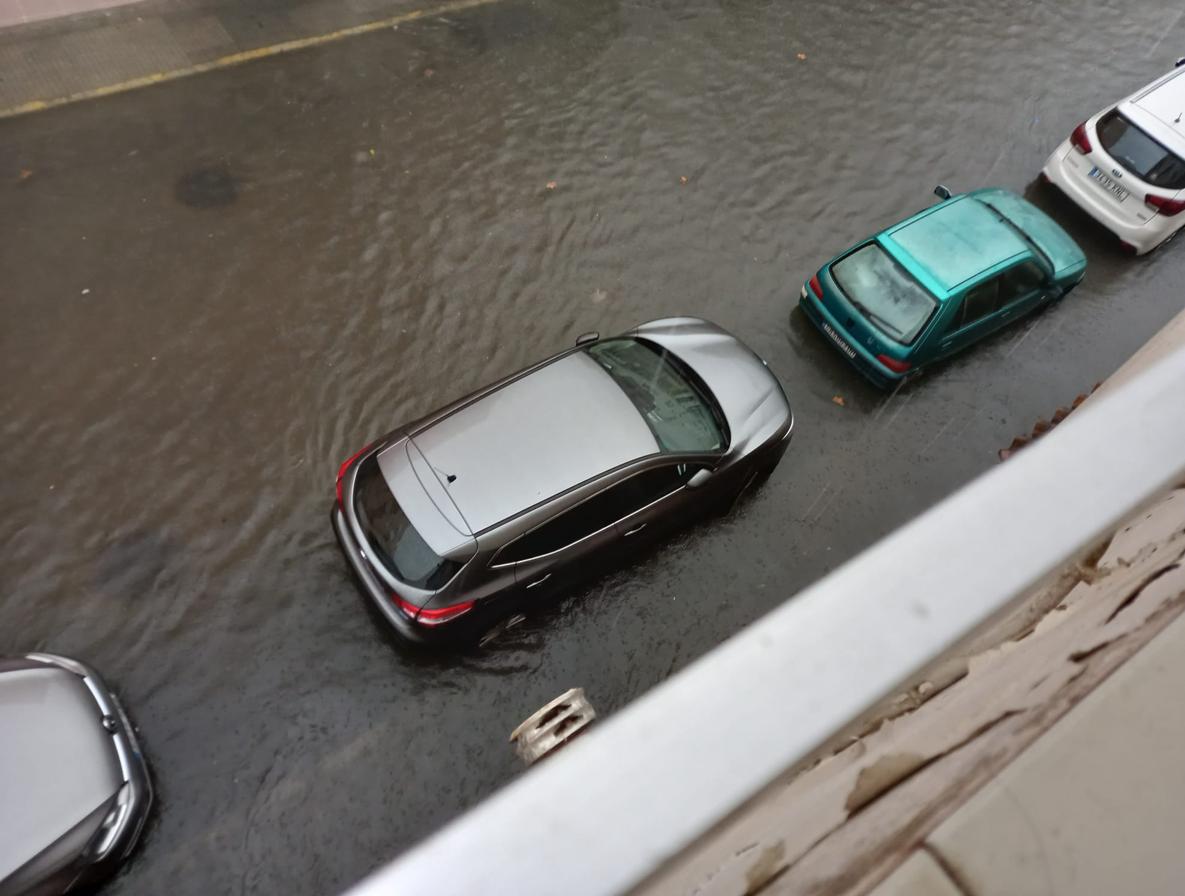 FOTOS: Calles anegadas y locales inundados tras la intensa lluvia en la provincia de Cádiz