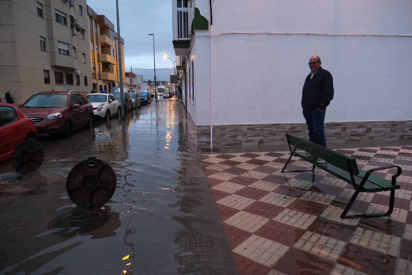 FOTOS: Calles anegadas y locales inundados tras la intensa lluvia en la provincia de Cádiz