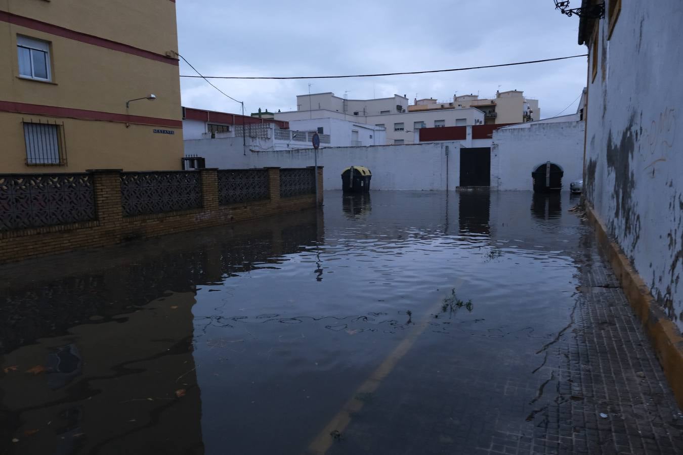 FOTOS: Calles anegadas y locales inundados tras la intensa lluvia en la provincia de Cádiz