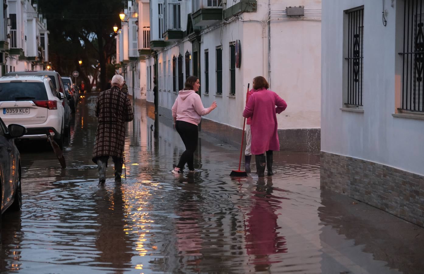 FOTOS: Calles anegadas y locales inundados tras la intensa lluvia en la provincia de Cádiz