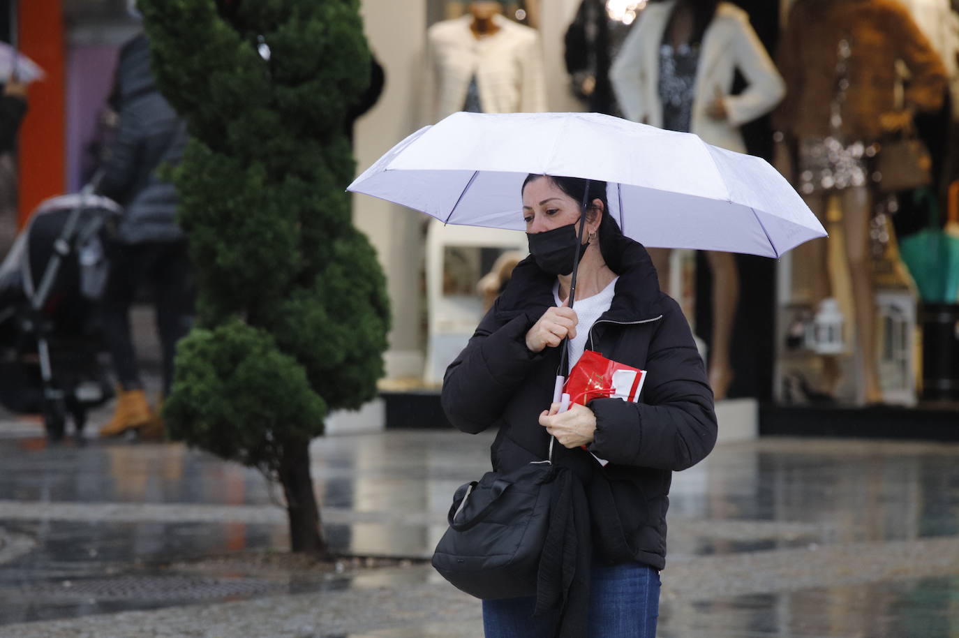 El primer día de la vuelta de las mascarillas a las calles en Córdoba, en imágenes