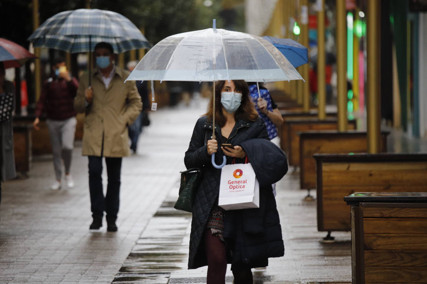 El primer día de la vuelta de las mascarillas a las calles en Córdoba, en imágenes