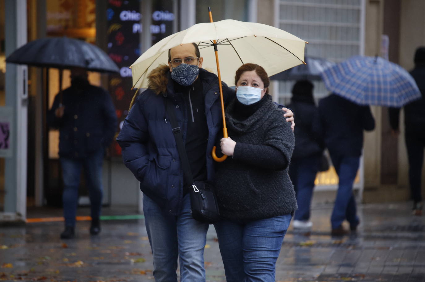 El primer día de la vuelta de las mascarillas a las calles en Córdoba, en imágenes