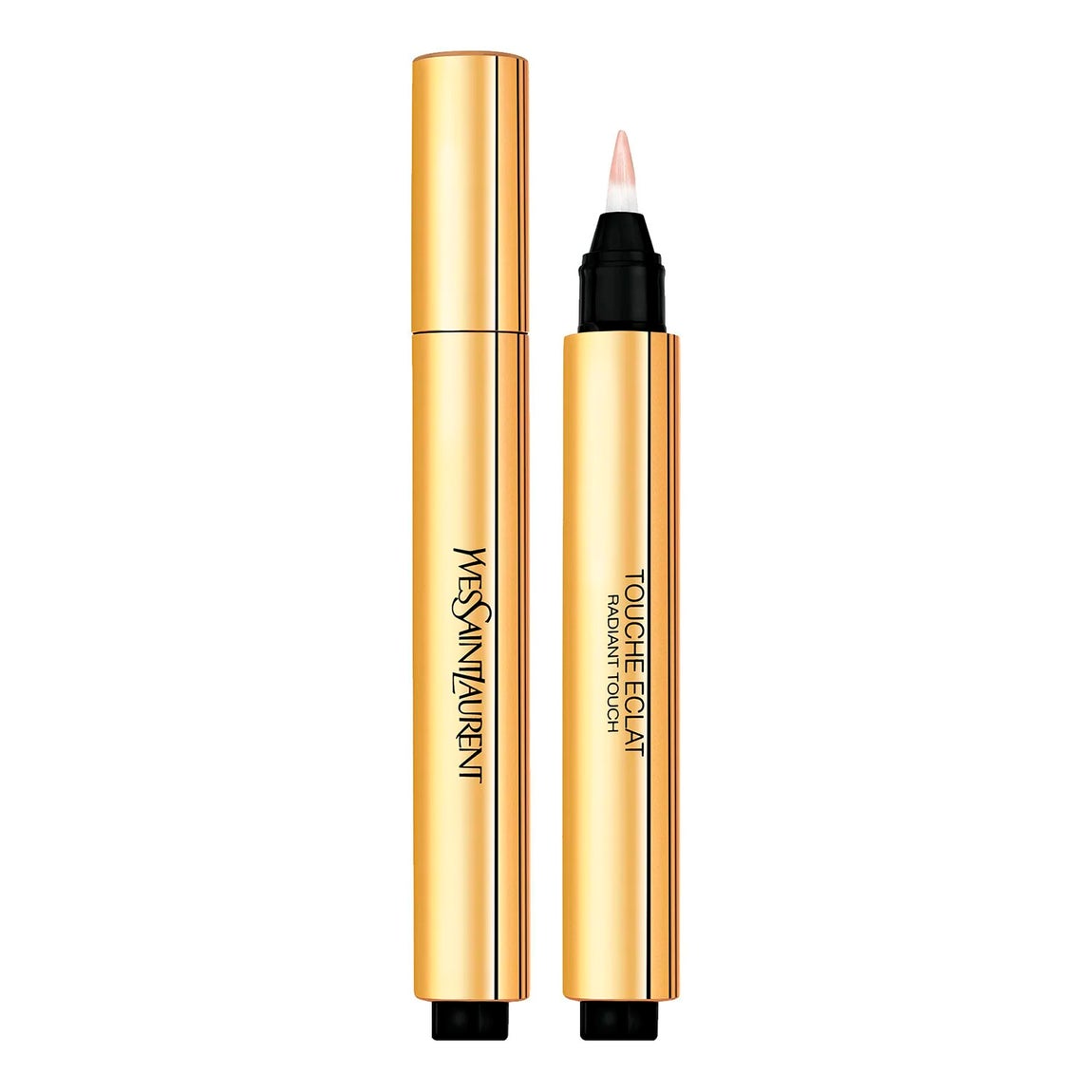 Iluminador Touche Eclat de Yves Saint Laurent (36,50 €). En 1992 Yves Saint Laurent crea este producto, convertido, 30 años después, en un cosmético de culto. Según la firma cada 10 segundos se vende un Touche Eclat en alguna parte del mundo. Con un solo clic ofrece un resplandor natural que ilumina la tez, mitigando el cansancio y potenciando la luminosidad natural.