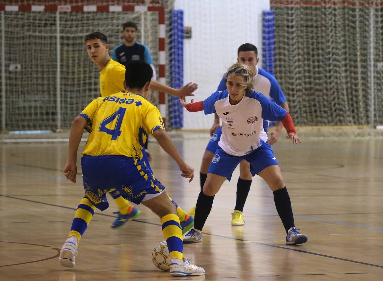 FOTOS: Partido de Reyes Magos de fútbol sala en el Complejo Deportivo Ciudad de Cádiz