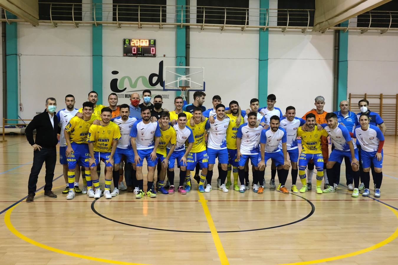 FOTOS: Partido de Reyes Magos de fútbol sala en el Complejo Deportivo Ciudad de Cádiz