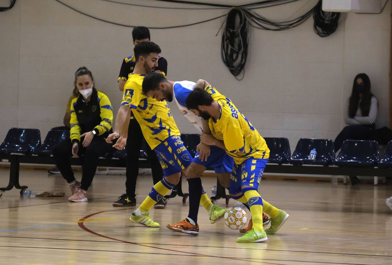 FOTOS: Partido de Reyes Magos de fútbol sala en el Complejo Deportivo Ciudad de Cádiz