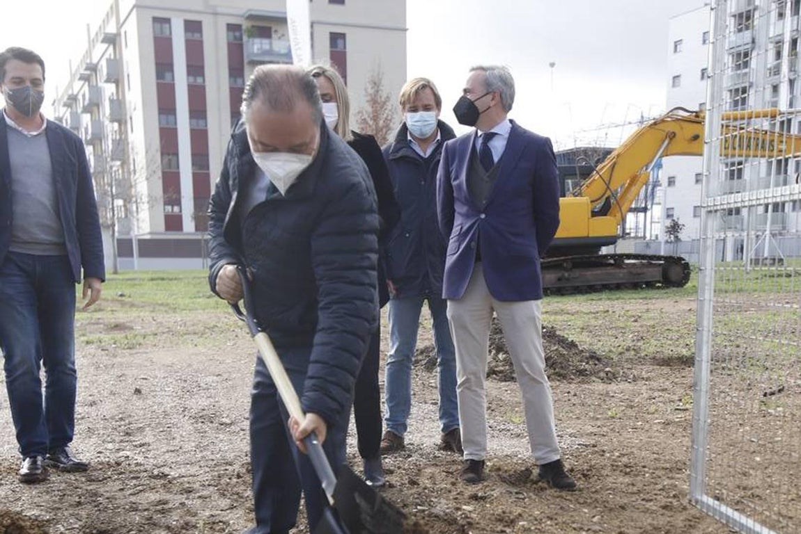 La promoción de la Junta en Huerta de Santa Isabel de Córdoba, en imágenes