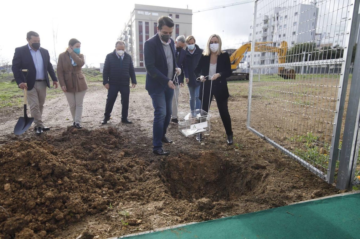 La promoción de la Junta en Huerta de Santa Isabel de Córdoba, en imágenes