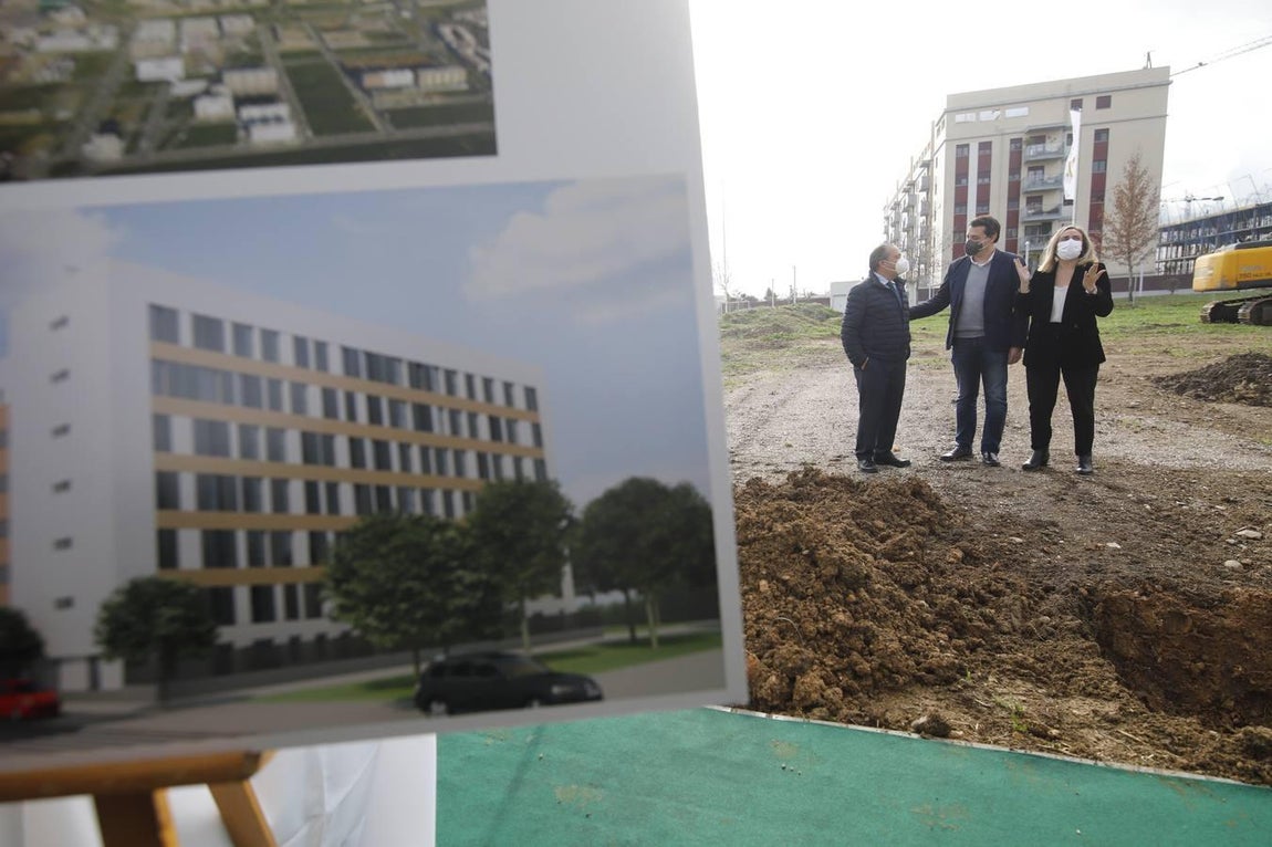 La promoción de la Junta en Huerta de Santa Isabel de Córdoba, en imágenes