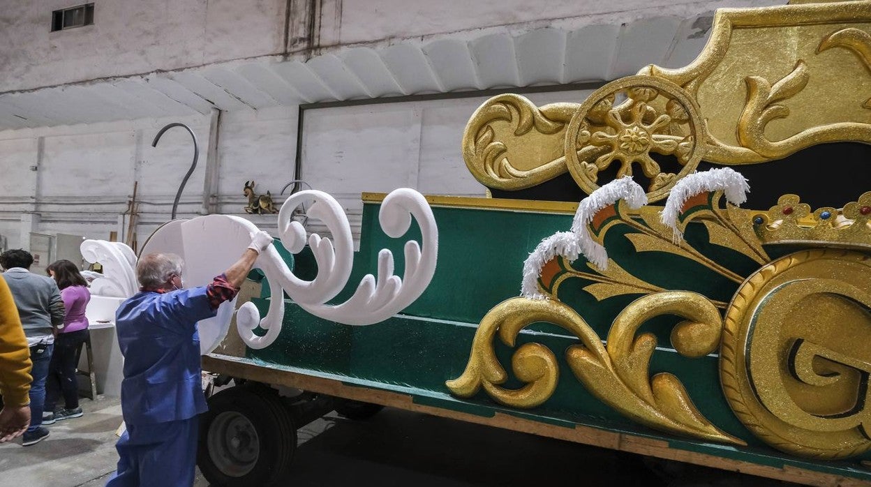 Continúan los preparativos para la Cabalgata de Reyes Magos en Sevilla