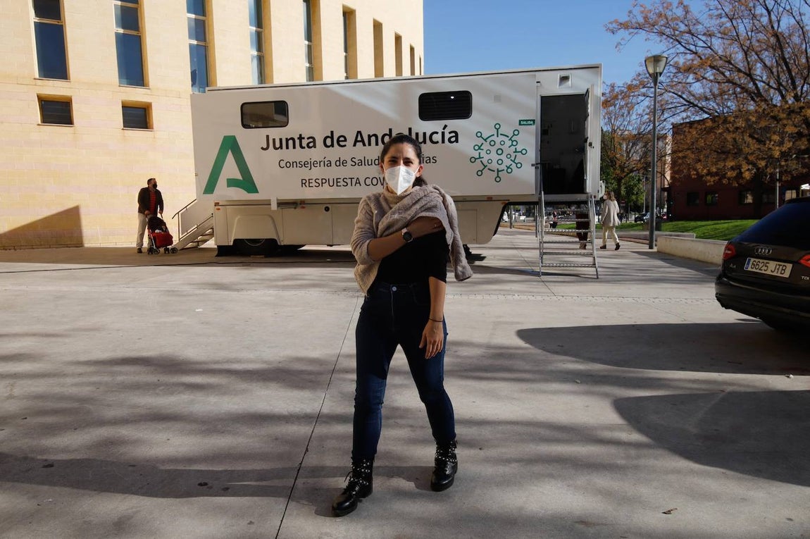 El punto móvil de vacunación del Covid en Córdoba, en imágenes