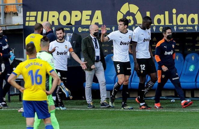 6 de abril. El Cádiz-Valencia dejó una de las polémicas del año. Diakhaby abandonó el césped del Carranza tras acusar a Cala de llevar a cabo un acto verbal racista. Pese al ruido, La Liga investigó el tema y dirimió que no había indicio alguno.