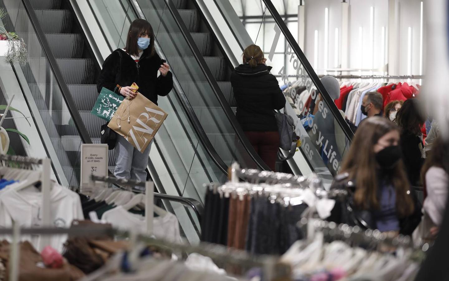 El ambiente de compras para los Reyes Magos en Córdoba, en imágenes